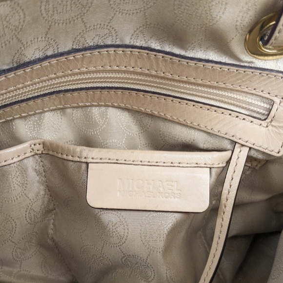 EUC Michael Kors Jet Set Monogram Tote Gold - Picture 7 of 8